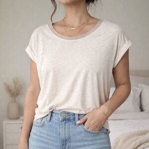 Banana Republic Cream Short Sleeve Scoop Tee Size XS the PERFECT minimal top